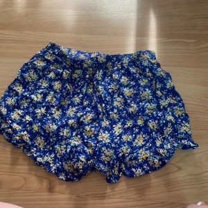 Size Large. Never worn. Perfect for summer!